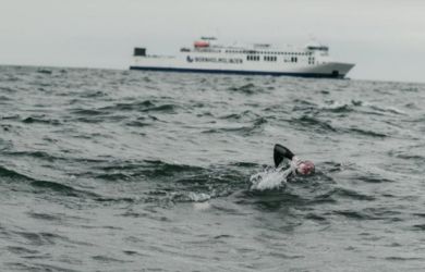 В ледяной воде? Без сна в открытом море: человек впервые совершил невозможное на Балтике. Что известно?