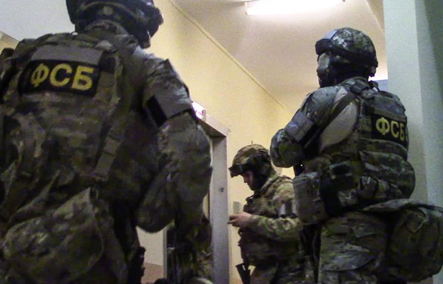 Госизмена и теракт: что грозит троим подросткам из Приморья, готовившим взрыв военного по заданию Украины