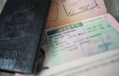«Все украденные деньги закончились. Латвия снова заманивает русских в ловушку, предлагая ВНЖ за 100 тыс. евро»: эксперт
