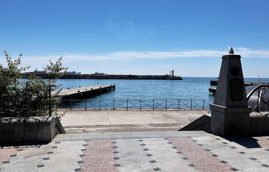 «Отдых под прицелом»: украинские катера атаковали Ялту — Подоляка назвал это террором против гражданских
