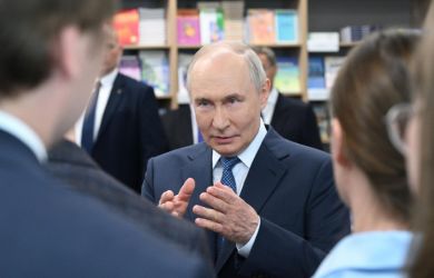 Путин «вышел на привокзальную площадь и онемел». Президент рассказал о городе, шокировавшем в молодости