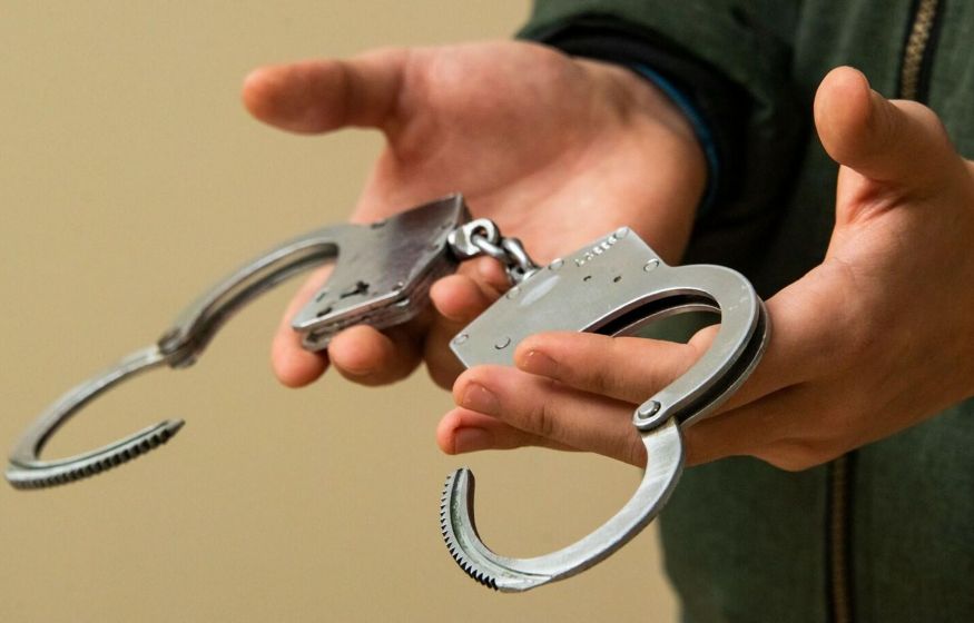 Депутат закопал 12-летнюю школьницу на заднем дворе. В Крыму арестован чиновник, купивший девочке газ