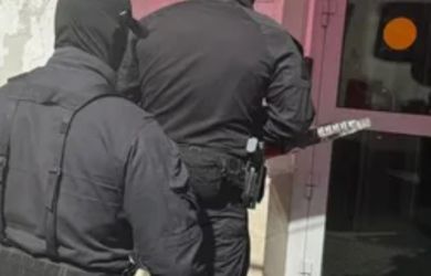«Горбушка» в Москве оцеплена: силовики задержали двух мужчин. Обыски продолжаются почти сутки. Что произошло?