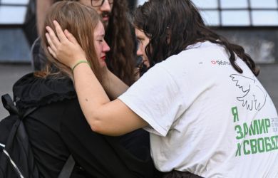 Открытый суд — закрытая улица: у Верховного суда задержали 35 сторонников «Яблока». Почему бы и нет? 