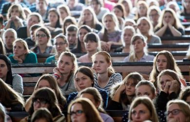 Будущие врачи готовы платить штрафы, но не работать за копейки — почему целевые места пустуют