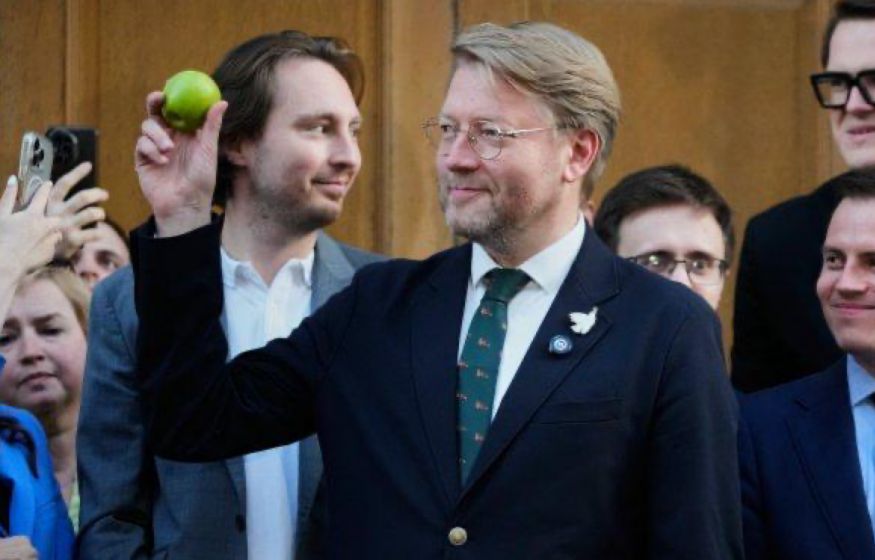 Просто пришли поддержать — арест? Лидер «Яблока» потребовал от МВД прекратить давление на пришедших в Верховный суд