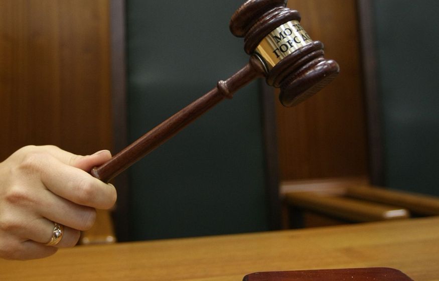 Омский суд вынес приговор треш-стримерше по двум эпизодам за мат в эфире и оскорбления бойцов спецоперации