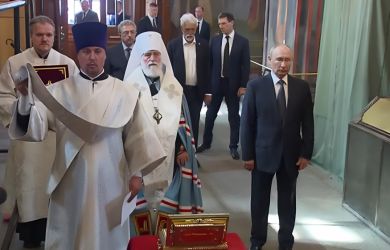 «Уникальное абсолютно»: Путин лично засвидетельствовал обретение мощей Донского в Кремле