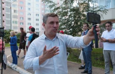 Снова Навальный* виноват? Стало известно, что Бондаренко могут снять с выборов из-за старого фото...