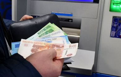 Зарплатный хит-парад: кто получит прибавку, а кто останется с носом — прогноз на осень