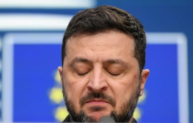 27 миллиардов долларов и ни одного солдата. Зеленский просит денег на Дне независимости, пока фронт сыплется