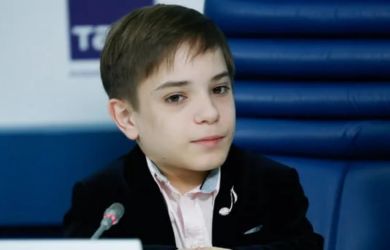 Мальчик-инвалид победитель шоу Голос. Вынужден выступать за копейки на улице