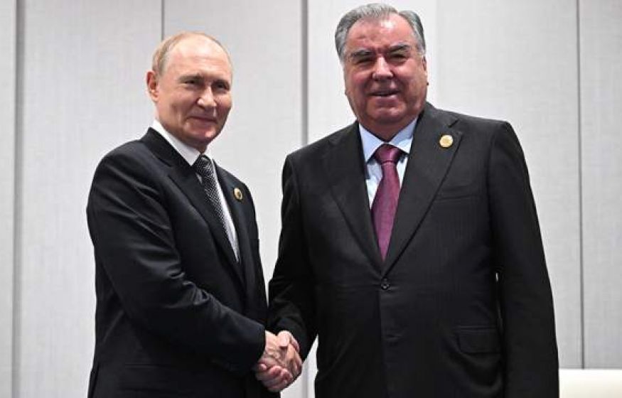 «Гуманитарка за миллиарды» — почему Россия на пятый год СВО раздаёт деньги, которые так нужны фронту