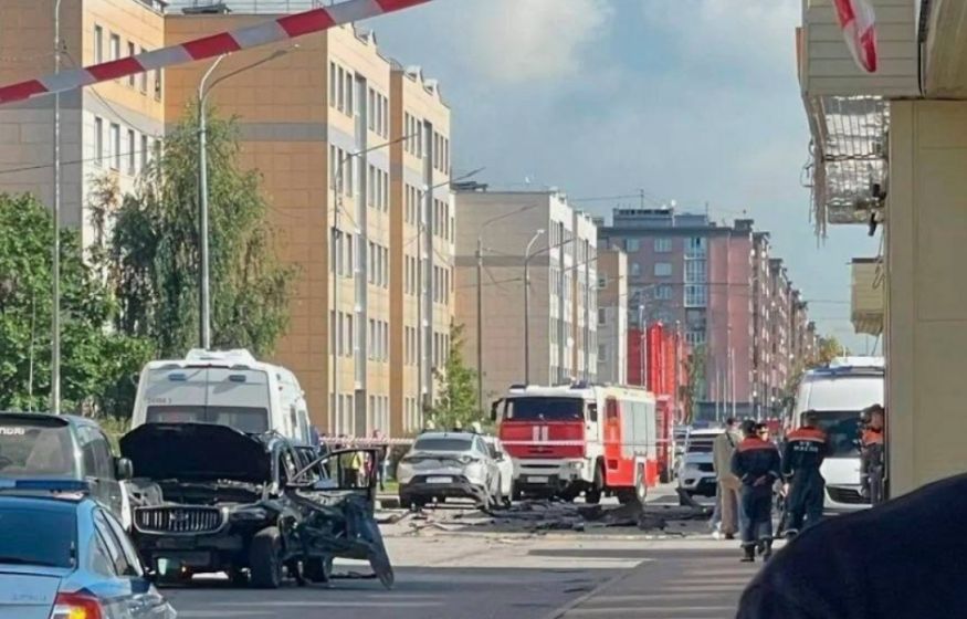 Взрыв на шоссе в Питере. Погиб подполковник, его жена ранена... Что известно?