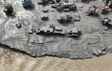 Катастрофа в Непале: более 1,5 тыс. раненых, 28 полицейских пропали, спасательные работы приостановлены