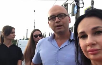 В суде Волгограда задержали активистку после обращения к Бастрыкину из-за цен на бензин. Объяснения будут?