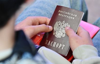 «Россия плохая, паспорт не нужен? Тогда домой!»: ФСБ лишила гражданства новых россиян за радикализм и саботаж