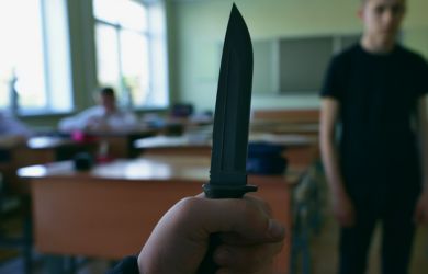 «Просто так, никакого конфликта не было»... Школьник ударил одноклассника ножом во время урока. Что известно?