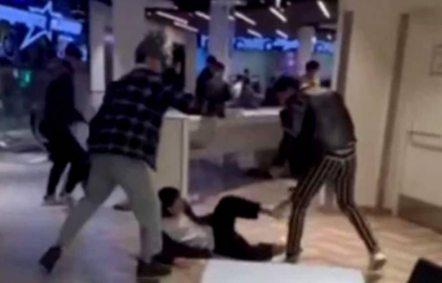Благотворительность превратилась в погром. Толпы мигрантов с хиджабами и бородами и разнесли торговый центр Благотворительность превратилась в погром. Толпы мигрантов с хиджабами и бородами и разнесли торговый центр