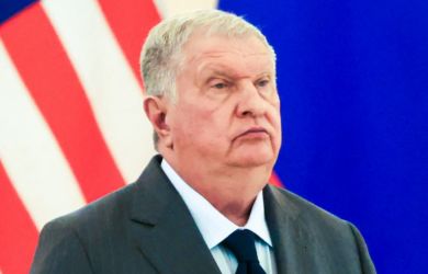 У Роснефти есть бензин, Лукойл восстанавливает НПЗ: Сечин и Алекперов. Эксперт раскрыл когда закончится дефицит бензина