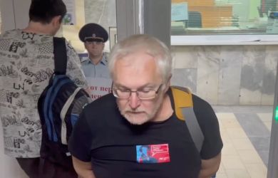 «Текст пятилетней давности»: Кандидата от «Яблока» Константина Киселева задержали перед дебатами в Екатеринбурге