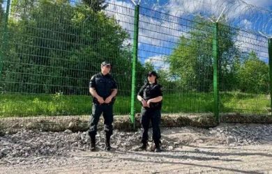 Финляндия строила забор от России 4 года, а медведь прокопал под ним ход за пару часов. Пограничники в шоке