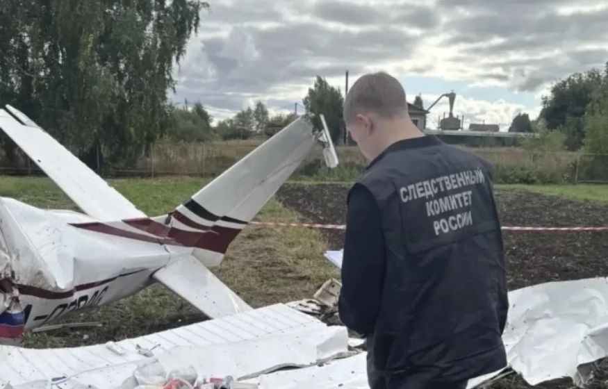 В Татарстане самолет упал в огород. Подробности происшествия В Татарстане самолет упал в огород. Подробности происшествия