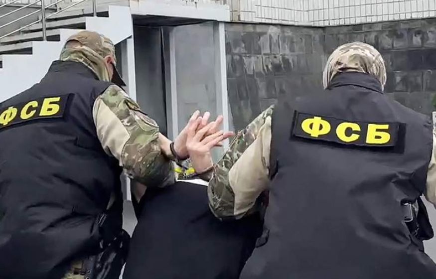 Он заложил мину на пути потенциальных жертв и привёл в действие в момент проезда: в Горловке задержан диверсант Он заложил мину на пути потенциальных жертв и привёл в действие в момент проезда: в Горловке задержан диверсант