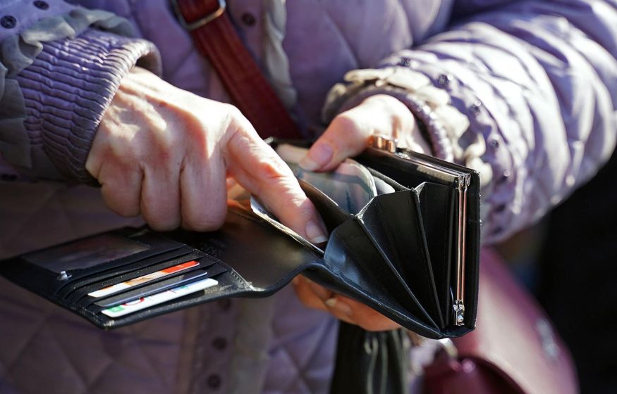 «В богатейшей стране на все хватает денег, кроме пенсий? Хватит отдавать деньги на пенсии богатым!»: Миронов