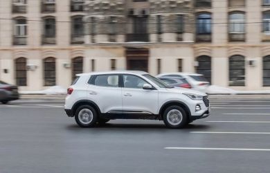 Было дорого, станет ещё дороже: цены на новые авто идут к 4 миллионам — что это? Автокризис? 