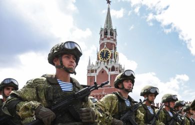 Один человек едва не развалил армию, а другой спас. Коррупция тормозила развитие, но его приход все изменил