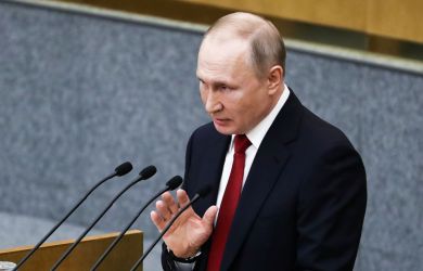 «Унизительно клянчить подачки с протянутой рукой…»: Путин потребовал от депутатов прекратить играть в лозунги