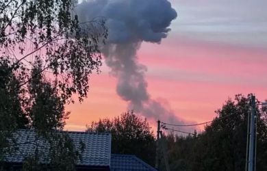 Пять человек пропали, угроза новых взрывов сохраняется: что происходит на химзаводе в Подмосковье