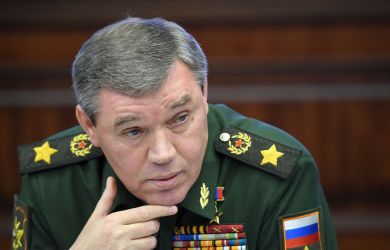 Герасимов пропал. Дипломатов предупредили — удары будут. Алиев сделал выпад против России: главное к 21:00