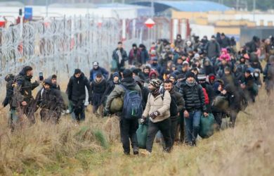 Мигрантов гнали под оружием. На границе с Беларусью произошёл новый опасный инцидент? Что известно? 