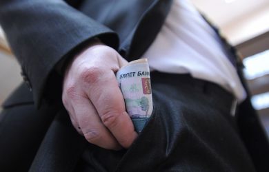 Сначала коррупционный скандал, потом — новая должность: история кадрового взлёта чиновника после увольнения