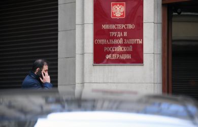 Семь лет не увольнялся? Готовят надбавку 30%: после 10 лет обещают 50%, а после 12 — помощь с покупкой жилья