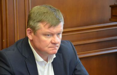 Выплату семьям погибших урезали в 10 раз: жители Энгельса потребовали отставки вице-губернатора Исаева 