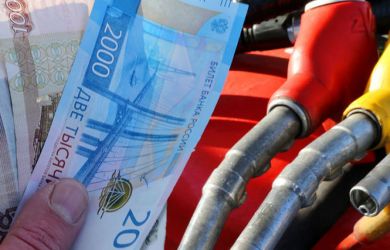 «По двойной цене»: Эксперт заявил, что топливный кризис в России отступает