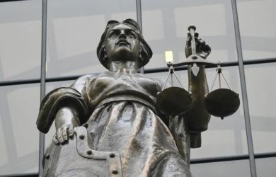 Уроженец Таджикистана с гражданством РФ изнасиловал женщину черенком от лопаты до смерти