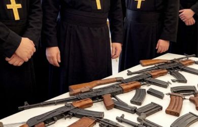 Автомат Калашникова вместо одной проповеди? В Екатеринбурге священников готовят к службе в зоне СВО?