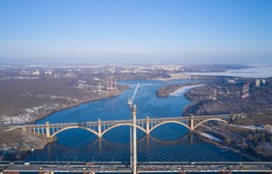 ВС РФ успешно декоммунизируют Украину. Вантовый мост в Запорожье под огнем гераней