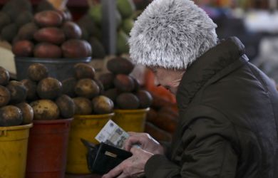 «Все, кто получают меньше 100 тыс. рублей, платить налоги не должны. Точка»: требование в Госдуме