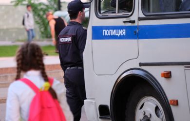 Скука довела до протокола: жительница Алтая соврала про избиение и пожар, чтобы полицейские приехали и выпили с ней