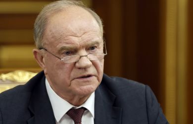 Зюганов бьет тревогу: Такого ещё не было, россияне просят на похороны и пеленки — страна на грани нищеты?