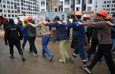 Губернатор ХМАО запретил мигрантам работать в пекарнях, на складах и в ПВЗ. Колясников: «Пустите, я его обниму»