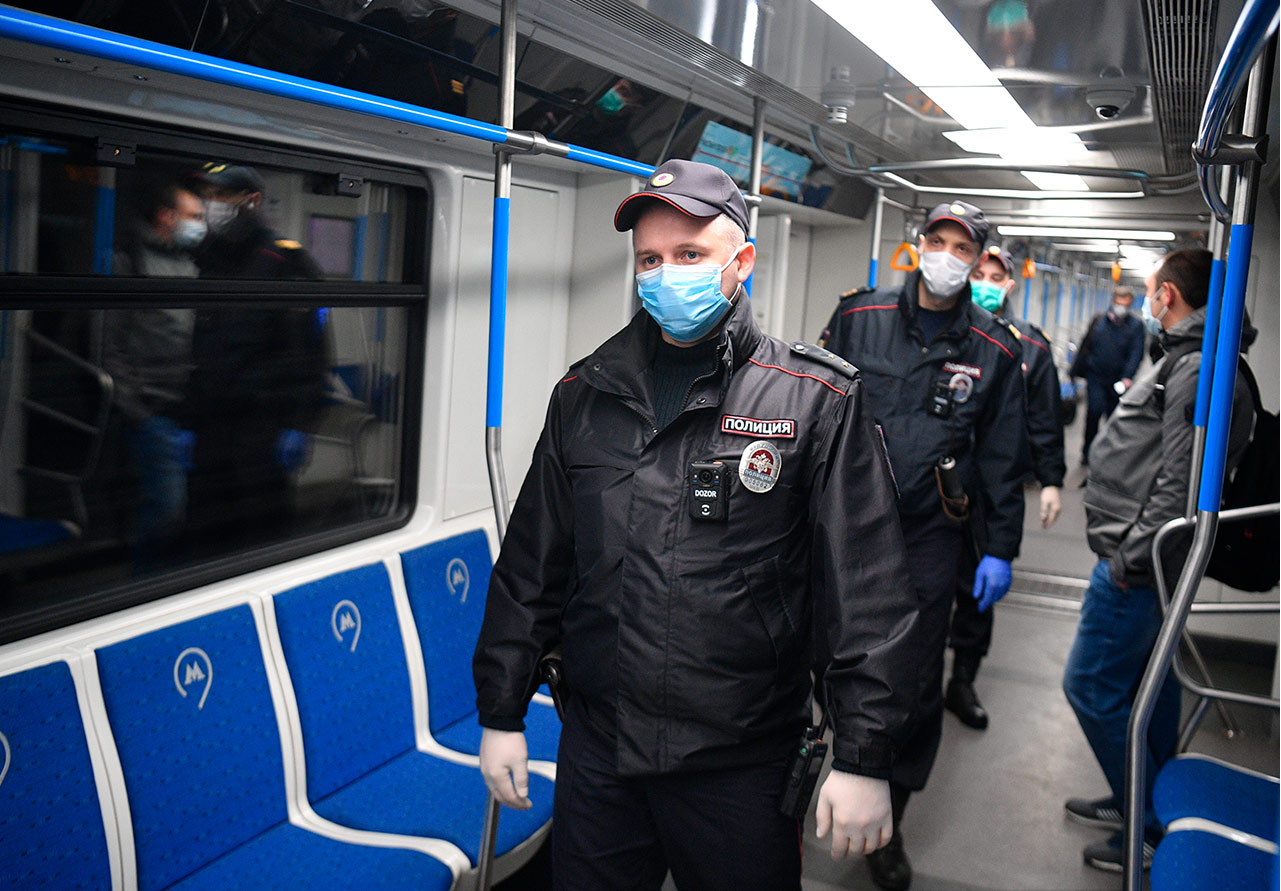 На 2 млрд рублей оштрафовали москвичей за отсутствие масок в метро