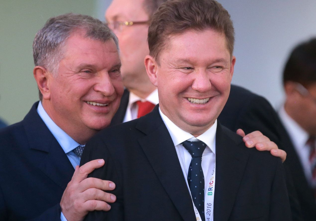 «Роснефть» и «Газпром» укрепили рубль до рекорда за 15 месяцев