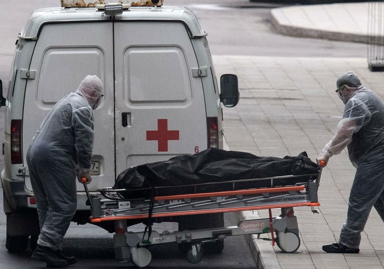 «Это катастрофа»: Россия заняла второе место в мире по количеству смертей с начала пандемии