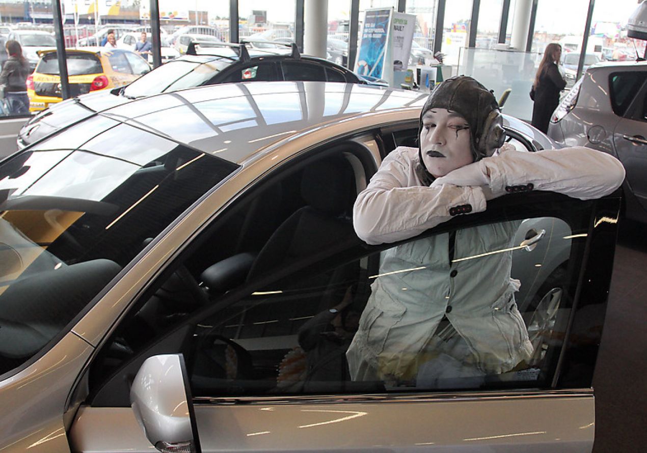 Россияне перестали покупать новые автомобили из-за рекордного за 6 лет роста цен